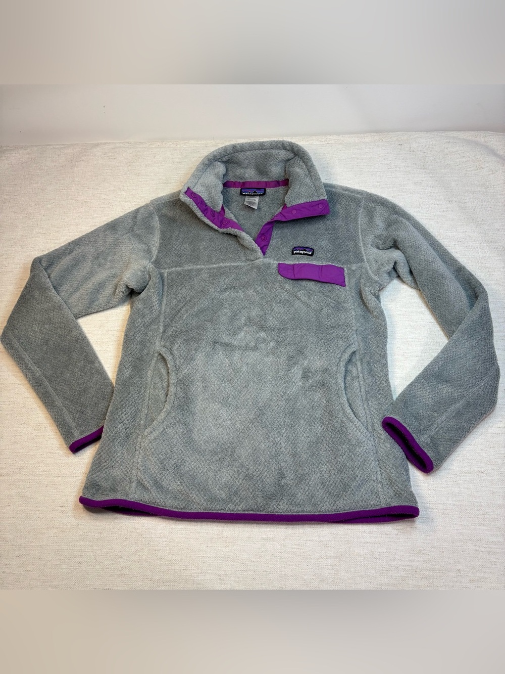 Patagonia women’s M Polartec Gray Fleece Pullover with Purple Trim long sleeve